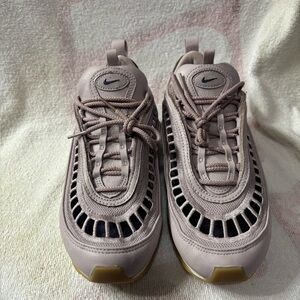 Nike Air Max 97 Ultra 17
Particle Rose Women’s Sz 8.5